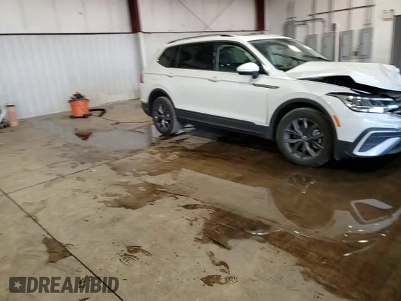 2023 Volkswagen Tiguan SE z VIN 3VVMB7AX3PM130119, wystawiony jako Copart lot #45486645 z przebiegiem 9 287 mil mil oraz Szkoda całkowita • Salvage title. Historia ofert i sprzedaży dostępna na DreamBid. Obrazek 15.