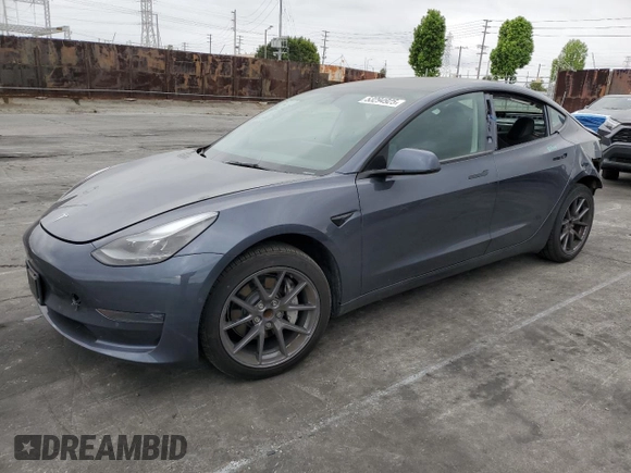 2022 Tesla Model 3 z VIN 5YJ3E1EA0NF375126, wystawiony jako Copart lot #53294925 z przebiegiem 28 318 mil mil oraz Szkoda całkowita • Salvage title. Historia ofert i sprzedaży dostępna na DreamBid. Obrazek 1.