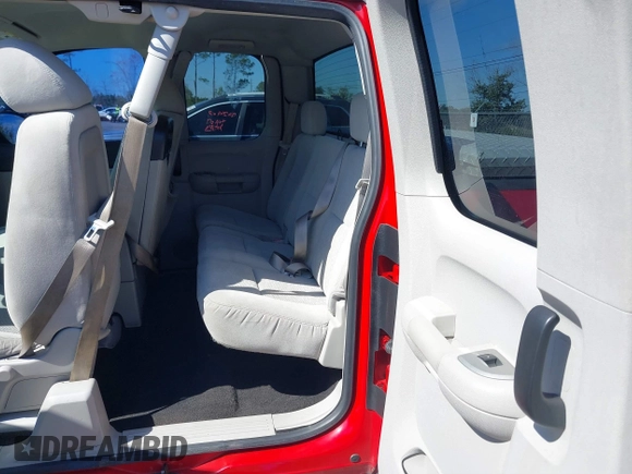 2007 Chevrolet Silverado 1500 LT w/1LT with VIN 2GCEC19C671599730, listed as a IAAI auction lot 41640569 with 192,835 mi miles. Bid and sale history available at carsss.com. Image 8.