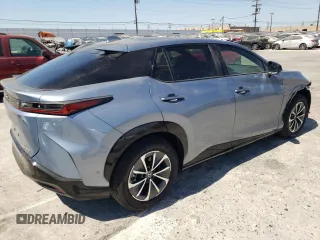 2023 Lexus RZ 450e Premium z VIN JTJAAAAB5PA017059, wystawiony jako Copart lot #48378775 z przebiegiem 11 182 mil mil oraz Szkoda całkowita • Salvage title. Historia ofert i sprzedaży dostępna na DreamBid. Obrazek 3.
