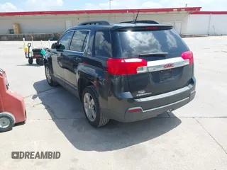 2013 GMC Terrain SLT z VIN 2GKALUEK2D6158550, wystawiony jako IAAI lot #42770145 z przebiegiem 159 689 mil mil oraz . Historia ofert i sprzedaży dostępna na DreamBid. Obrazek 3.