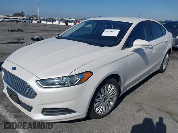 2016 Ford Fusion SE Hybrid with VIN 3FA6P0LU1GR385184, listed as a IAAI auction lot 39230513 with 106,311 mi miles. Bid and sale history available at carsss.com. Image 2.
