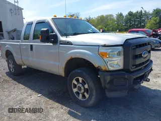 2013 Ford F-250 XL z VIN 1FT7X2B66DEA06885, wystawiony jako IAAI lot #42240723 z przebiegiem 136 062 mil mil oraz . Historia ofert i sprzedaży dostępna na DreamBid. Obrazek 1.
