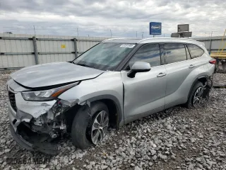 2020 Toyota Highlander XLE with VIN 5TDGZRAH6LS030621, listed as a Copart auction lot 43591905 with 130,403 mi miles and Salvage Title. Bid and sale history available at carsss.com. Image 1.