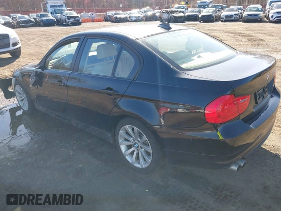 2011 BMW 3 Series 328i xDrive z VIN WBAPK7C51BA970796, wystawiony jako IAAI lot #41886963 z przebiegiem 143 619 mil mil oraz . Historia ofert i sprzedaży dostępna na DreamBid. Obrazek 3.