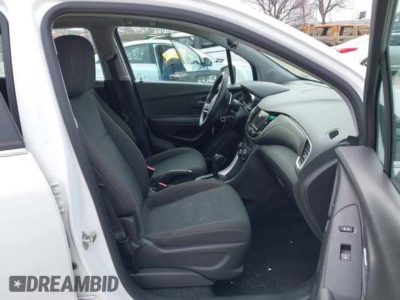 2018 Chevrolet Trax LS with VIN KL7CJNSB5JB713243, listed as a IAAI auction lot 41812654 with 92,901 mi miles. Bid and sale history available at carsss.com. Image 5.