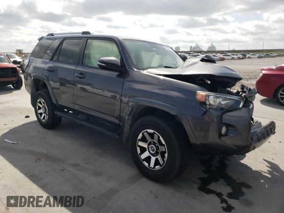 2018 Toyota 4Runner SR5 z VIN JTEBU5JR6J5485820, wystawiony jako Copart lot #57053075 z przebiegiem Nie podano mil oraz Szkoda całkowita • Salvage title. Historia ofert i sprzedaży dostępna na DreamBid. Obrazek 4.