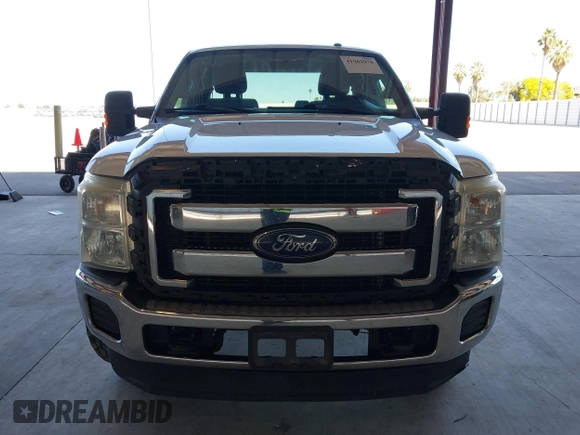 2015 Ford F-250 XLT z VIN 1FT7X2B60FEC27921, wystawiony jako IAAI lot #41962970 z przebiegiem 316 909 mil mil oraz . Historia ofert i sprzedaży dostępna na DreamBid. Obrazek 12.