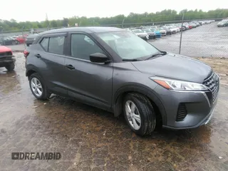 2021 Nissan Kicks S z VIN 3N1CP5BV0ML508334, wystawiony jako IAAI lot #42081425 z przebiegiem 57 293 mil mil oraz . Historia ofert i sprzedaży dostępna na DreamBid. Obrazek 1.