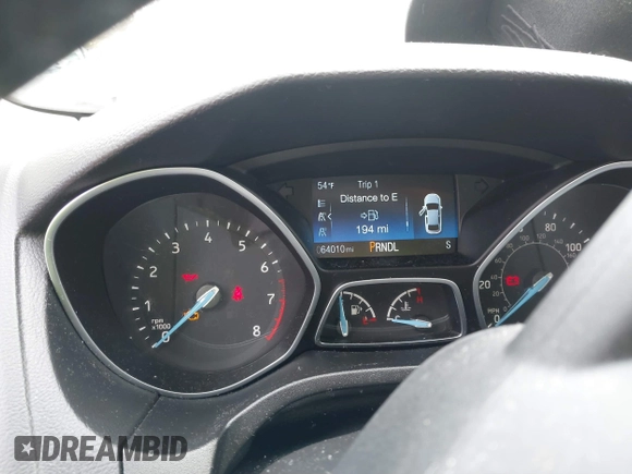 2018 Ford Focus SE z VIN 1FADP3F25JL255840, wystawiony jako IAAI lot #41852913 z przebiegiem 64 010 mil mil oraz . Historia ofert i sprzedaży dostępna na DreamBid. Obrazek 7.