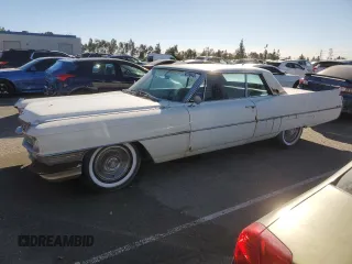 1964 Cadillac DeVille z VIN 64J117131, wystawiony jako Copart lot #79055844 z przebiegiem 75 803 mil mil oraz Czysty tytuł • Clean title. Historia ofert i sprzedaży dostępna na DreamBid. Obrazek 1.