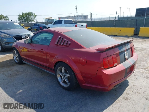 2005 Ford Mustang Deluxe z VIN 1ZVFT80N355125190, wystawiony jako IAAI lot #42444745 z przebiegiem 127 440 mil mil oraz . Historia ofert i sprzedaży dostępna na DreamBid. Obrazek 3.