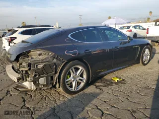 2014 Porsche Panamera S E-Hybrid with VIN WP0AD2A77EL044731, listed as a Copart auction lot 82918834 with 41,296 mi miles and Salvage Title. Bid and sale history available at carsss.com. Image 3.