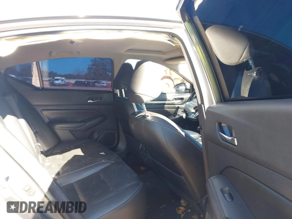 2019 Nissan Altima SL with VIN 1N4BL4EW3KC191988, listed as a IAAI auction lot 40833199 with 73,234 mi miles and . Bid and sale history available at carsss.com. Image 8.