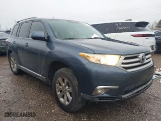2011 Toyota Highlander with VIN 5TDZK3EH8BS028548, listed as a IAAI auction lot 41346300 with 198,043 mi miles. Bid and sale history available at carsss.com. Image 1.