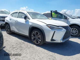 2021 Lexus UX with VIN JTHP9JBH4M2044900, listed as a IAAI auction lot 40543882 with 1 mi miles. Bid and sale history available at carsss.com. Image 1.