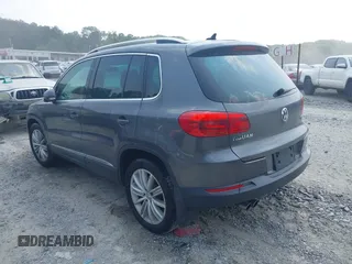 2014 Volkswagen Tiguan SE z VIN WVGAV3AX0EW576108, wystawiony jako IAAI lot #42405804 z przebiegiem 117 530 mil mil oraz . Historia ofert i sprzedaży dostępna na DreamBid. Obrazek 3.