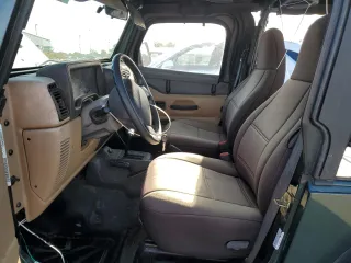 2002 Jeep Wrangler SE z VIN 1J4FA29P72P711802, wystawiony jako Copart lot #52640405 z przebiegiem 107 046 mil mil oraz Czysty tytuł • Clean title. Historia ofert i sprzedaży dostępna na DreamBid. Obrazek 7.