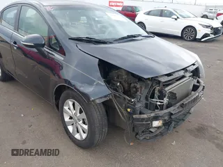 2013 Kia Rio SX z VIN KNADN4A32D6131000, wystawiony jako IAAI lot #41896171 z przebiegiem 83 138 mil mil oraz . Historia ofert i sprzedaży dostępna na DreamBid. Obrazek 6.