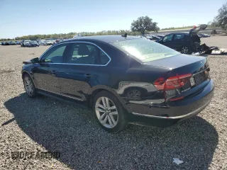 2017 Volkswagen Passat SEL Premium z VIN 1VWCT7A32HC077806, wystawiony jako Copart lot #47272815 z przebiegiem 127 040 mil mil oraz Szkoda całkowita • Salvage title. Historia ofert i sprzedaży dostępna na DreamBid. Obrazek 2.