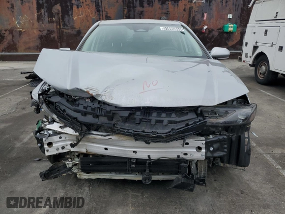 2025 Toyota Camry LE z VIN 4T1DAACK0SU073104, wystawiony jako Copart lot #51095855 z przebiegiem 10 976 mil mil oraz Szkoda całkowita • Salvage title. Historia ofert i sprzedaży dostępna na DreamBid. Obrazek 5.