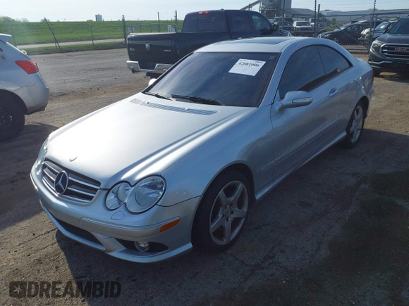 2007 Mercedes-Benz CLK-Class 5.5L with VIN WDBTJ72H97F209555, listed as a IAAI auction lot 42081006 with 137,436 mi miles. Bid and sale history available at carsss.com. Image 2.