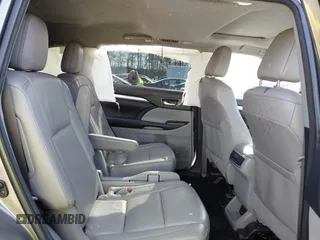 2018 Toyota Highlander SE z VIN 5TDJZRFH0JS549854, wystawiony jako IAAI lot #41771573 z przebiegiem 101 553 mil mil oraz . Historia ofert i sprzedaży dostępna na DreamBid. Obrazek 8.