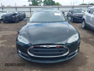 2013 Tesla Model S с VIN 5YJSA1DG9DFP06457, выставлен на аукционе IAAI как лот 42432903 с пробегом 108 007 миль миль и . История ставок и продаж доступна на DreamBid. Изображение 12.