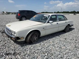 1989 Jaguar XJ z VIN SAJHY1545KC590633, wystawiony jako Copart lot #61094865 z przebiegiem Nie podano mil oraz Czysty tytuł • Clean title. Historia ofert i sprzedaży dostępna na DreamBid. Obrazek 1.