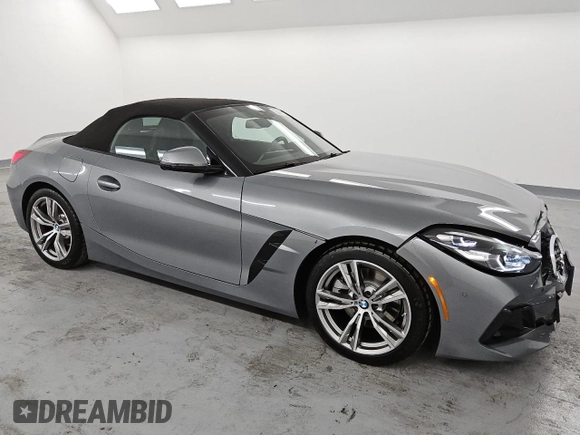 2025 BMW Z4 sDrive30i with VIN WBAHF3C04SWY38818, listed as a Copart auction lot 80796834 with 3,281 mi miles and Clean Title. Bid and sale history available at carsss.com. Image 4.