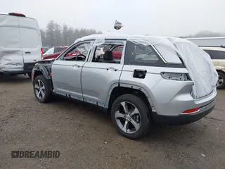 2024 Jeep Grand Cherokee with VIN 1C4RJYB68RC110262, listed as a IAAI auction lot 41893403 with 2,312 mi miles and . Bid and sale history available at DreamBid. Image 3.