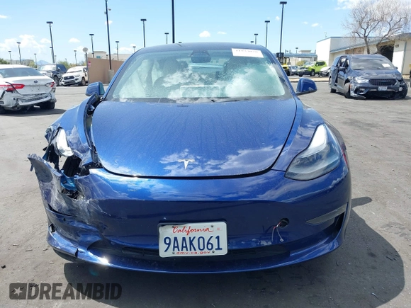 2022 Tesla Model 3 Long Range z VIN 5YJ3E1EBXNF168686, wystawiony jako IAAI lot #41933028 z przebiegiem 57 482 mil mil oraz . Historia ofert i sprzedaży dostępna na DreamBid. Obrazek 12.