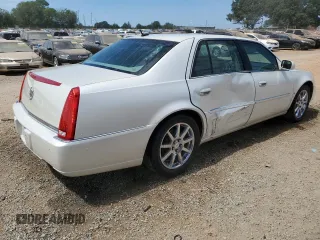 2008 Cadillac DTS 1SE z VIN 1G6KD57998U155183, wystawiony jako Copart lot #70440454 z przebiegiem 189 712 mil mil oraz Szkoda całkowita • Salvage title. Historia ofert i sprzedaży dostępna na DreamBid. Obrazek 3.
