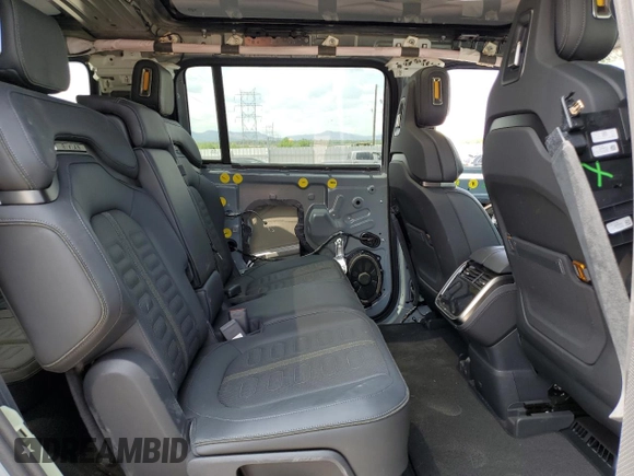 2025 Rivian R1S Adventure z VIN 7PDSGBBA2SN051004, wystawiony jako Copart lot #58999005 z przebiegiem 786 mil mil oraz Szkoda całkowita • Salvage title. Historia ofert i sprzedaży dostępna na DreamBid. Obrazek 11.