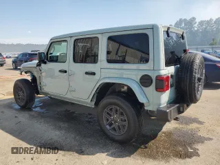2024 Jeep Wrangler Sahara z VIN 1C4PJXEG2RW263319, wystawiony jako Copart lot #55074775 z przebiegiem 10 867 mil mil oraz Szkoda całkowita • Salvage title. Historia ofert i sprzedaży dostępna na DreamBid. Obrazek 2.