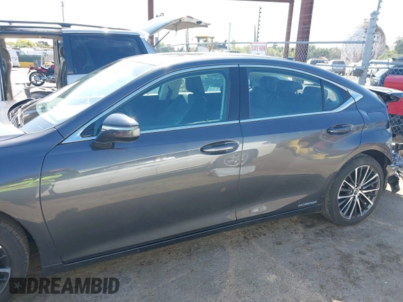 2022 Lexus ES 300h with VIN 58ADA1C15NU026266, listed as a IAAI auction lot 42121610 with 18,059 mi miles and . Bid and sale history available at DreamBid. Image 14.