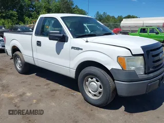 2010 Ford F-150 XL с VIN 1FTMF1CW1AFD89932, выставлен на аукционе IAAI как лот 42307791 с пробегом 136 894 миль миль и . История ставок и продаж доступна на DreamBid. Изображение 1.