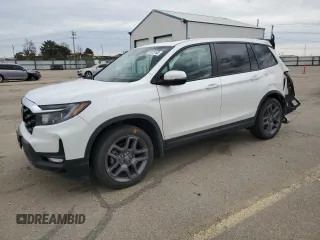2023 Honda Passport EX-L z VIN 5FNYF8H56PB023651, wystawiony jako Copart lot #51015165 z przebiegiem 24 144 mil mil oraz Szkody całkowita. Historia ofert i sprzedaży dostępna na DreamBid. Obrazek 1.