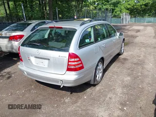 2005 Mercedes-Benz C 240 z VIN WDBRH81J85F611452, wystawiony jako IAAI lot #42308400 z przebiegiem 189 853 mil mil oraz . Historia ofert i sprzedaży dostępna na DreamBid. Obrazek 4.