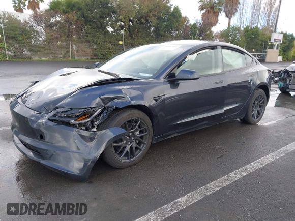 2025 Tesla Model 3 Long Range z VIN 5YJ3E1EB4SF874936, wystawiony jako IAAI lot #41157464 z przebiegiem 5331 mil mil oraz . Historia ofert i sprzedaży dostępna na DreamBid. Obrazek 2.