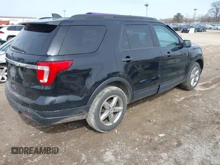 2018 Ford Explorer z VIN 1FM5K7B89JGA96212, wystawiony jako IAAI lot #41849563 z przebiegiem 122 969 mil mil oraz . Historia ofert i sprzedaży dostępna na DreamBid. Obrazek 4.