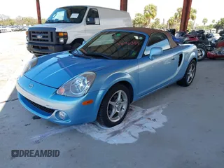 2003 Toyota MR2 z VIN JTDFR320130057360, wystawiony jako IAAI lot #41696384 z przebiegiem 52 621 mil mil oraz . Historia ofert i sprzedaży dostępna na DreamBid. Obrazek 2.