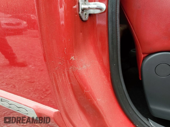 2017 FIAT 500 Lounge z VIN 3C3CFFCR4HT654365, wystawiony jako Copart lot #55975135 z przebiegiem Nie podano mil oraz Szkody całkowita. Historia ofert i sprzedaży dostępna na DreamBid. Obrazek 12.