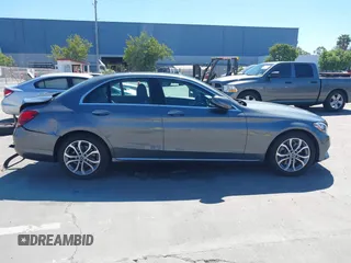 2017 Mercedes-Benz C 300 с VIN 55SWF4JB8HU233507, выставлен на аукционе IAAI как лот 42338262 с пробегом 29 002 миль миль и . История ставок и продаж доступна на DreamBid. Изображение 13.