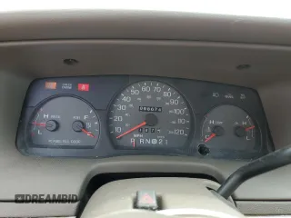 2004 Mercury Grand Marquis GS z VIN 2MEFM74W94X601693, wystawiony jako Copart lot #56303935 z przebiegiem 98 674 mil mil oraz Czysty tytuł • Clean title. Historia ofert i sprzedaży dostępna na DreamBid. Obrazek 9.