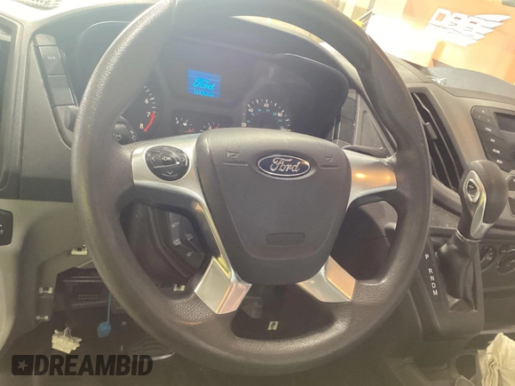 2019 Ford Transit z VIN 1FTYR2CM1KKA32062, wystawiony jako IAAI lot #42596475 z przebiegiem 151 369 mil mil oraz . Historia ofert i sprzedaży dostępna na DreamBid. Obrazek 12.