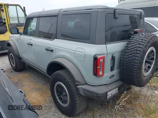 2023 Ford Bronco с VIN 1FMEE5DP0PLA97359, выставлен на аукционе IAAI как лот 42130581 с пробегом 32 335 миль миль и . История ставок и продаж доступна на DreamBid. Изображение 3.
