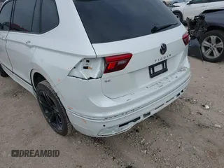 2024 Volkswagen Tiguan SE R-Line Black z VIN 3VVCB7AX7RM112446, wystawiony jako IAAI lot #41229232 z przebiegiem 6 685 mil mil oraz . Historia ofert i sprzedaży dostępna na DreamBid. Obrazek 18.