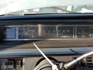 1991 Oldsmobile Delta z VIN 1G3HN54C2M1809327, wystawiony jako Copart lot #84694064 z przebiegiem 225 092 mil mil oraz Szkody całkowita. Historia ofert i sprzedaży dostępna na DreamBid. Obrazek 9.