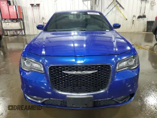 2018 Chrysler 300 S z VIN 2C3CCABG0JH227307, wystawiony jako Copart lot #52359835 z przebiegiem 141 832 mil mil oraz Szkoda całkowita • Salvage title. Historia ofert i sprzedaży dostępna na DreamBid. Obrazek 5.